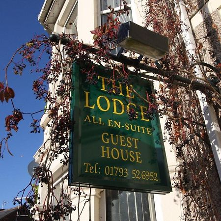 The Lodge Swindon Exteriér fotografie