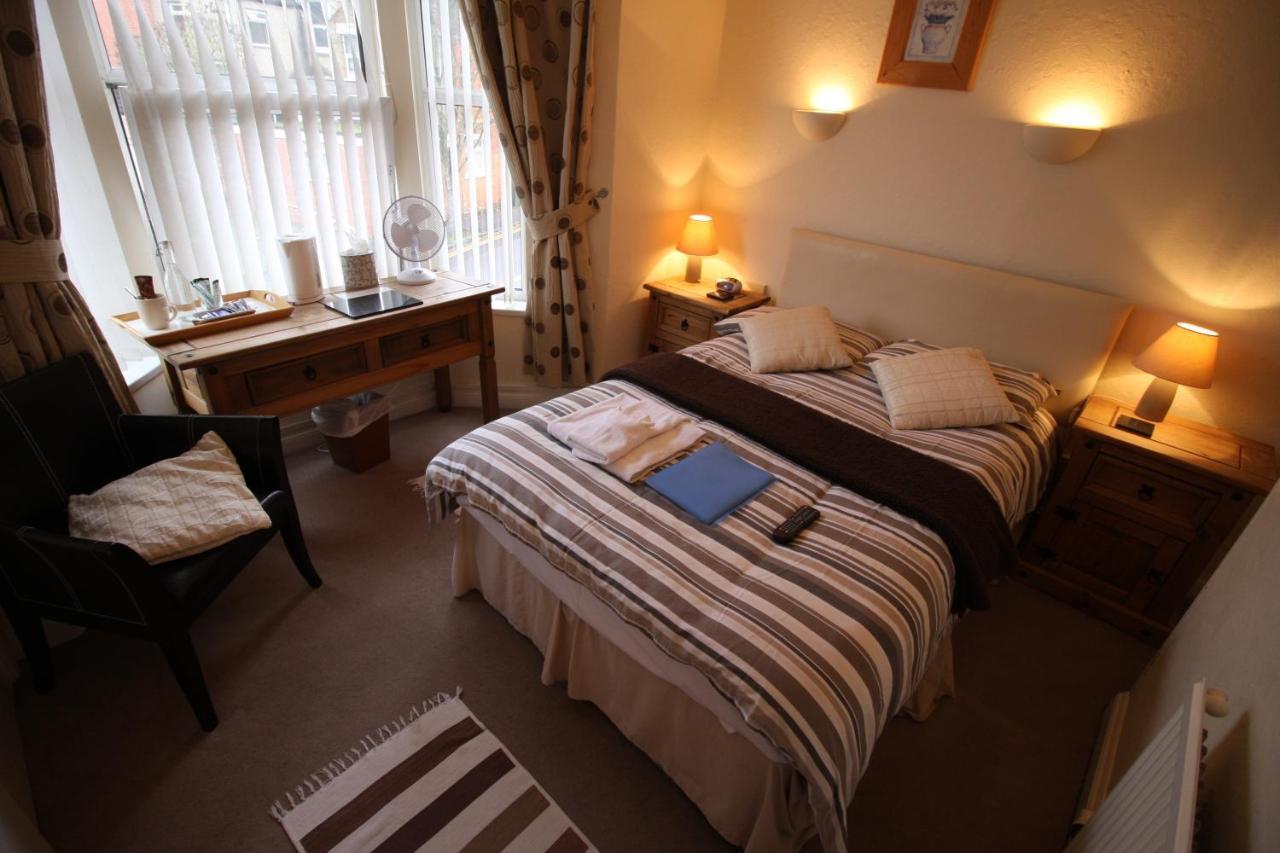 The Lodge Swindon Exteriér fotografie
